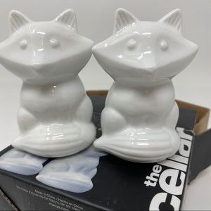 NWT White Porcelain Fox 🦊 salt & pepper shakers